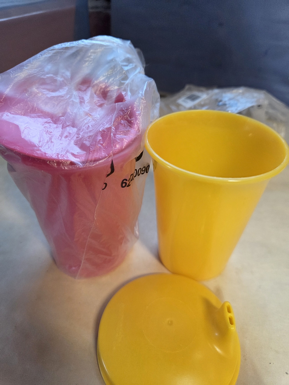 🍍Tupperware Sipp'r  Cups with Lids